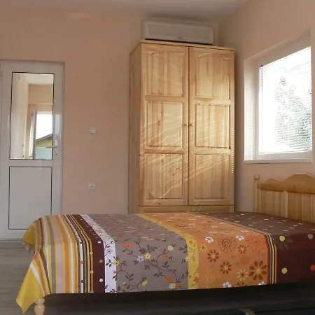 вила борко Pensionat Krapets (Dobrich)